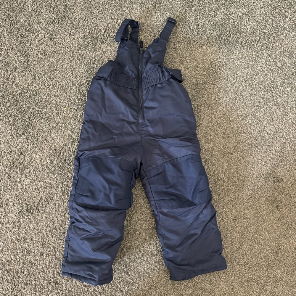 Toddler Solid Snow Bib - Cat & Jack™
Navy Blue 3T
